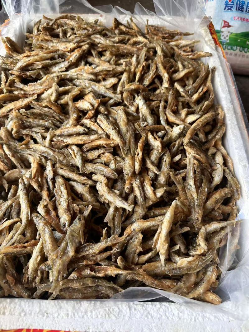 香酥小河鱼地摊电商批发香酥开肚小河鱼有盐蓝刀白条鱼干