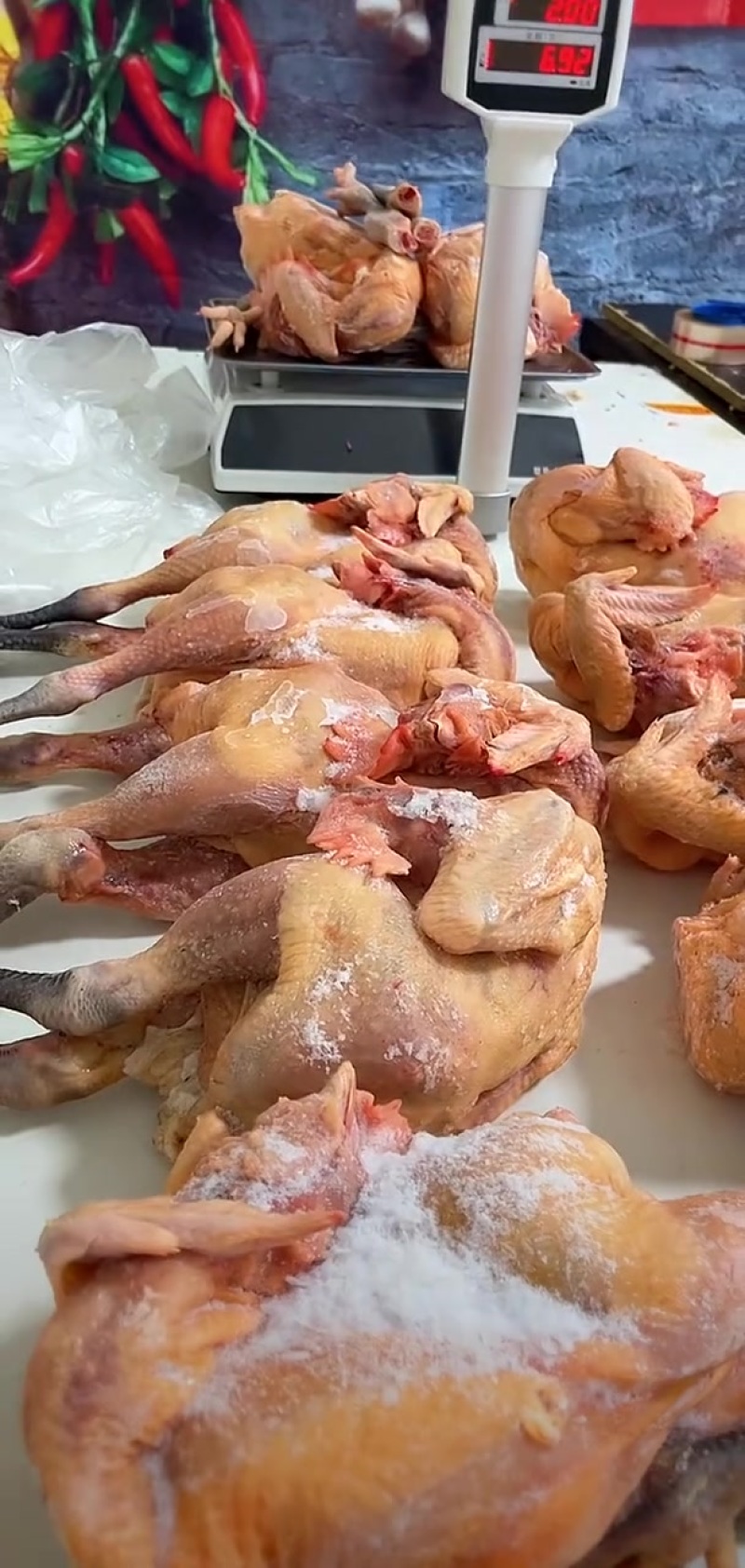 散养黑腿笨公鸡，肉质紧实，多种规格可选择