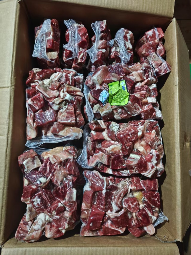 牛腩粒到货，块头均匀，肥肉比例好使用起来方便快捷。一件起