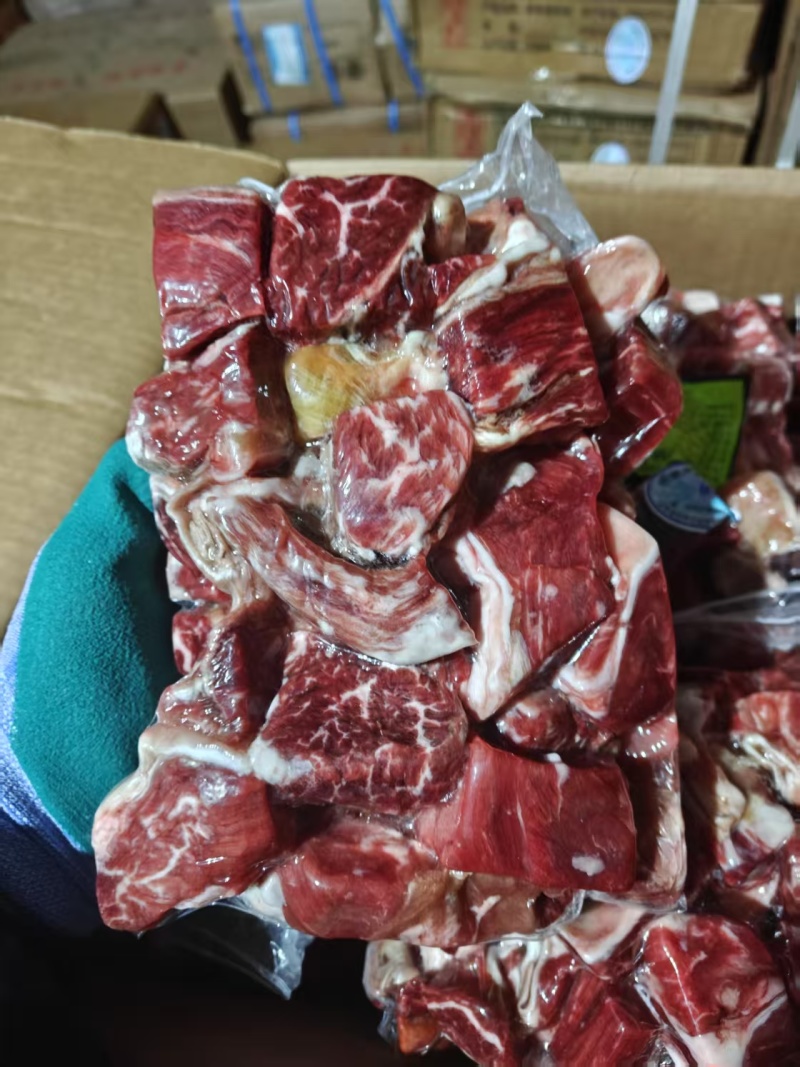 牛腩粒到货，块头均匀，肥肉比例好使用起来方便快捷。一件起