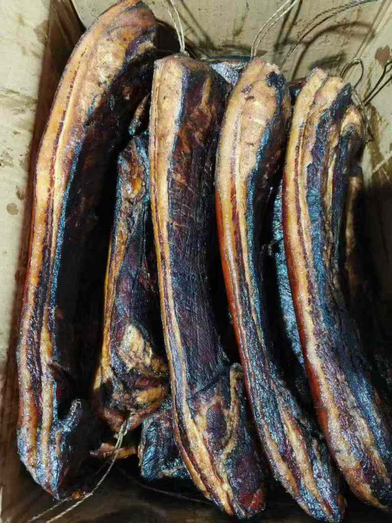 农家三线腊肉烟熏味实足今年**烟熏