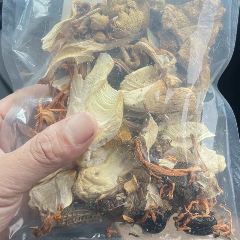 网红**菌汤包炖鸡，炖肉好伴侣100克