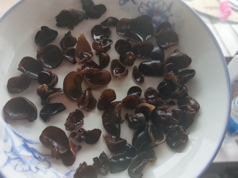 木耳牙子木耳碎电商供货泡发率十几斤秋耳黑厚碗耳批发