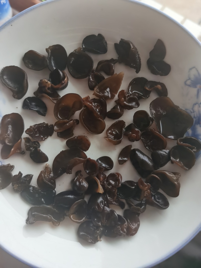木耳牙子木耳碎电商供货泡发率十几斤秋耳黑厚碗耳批发