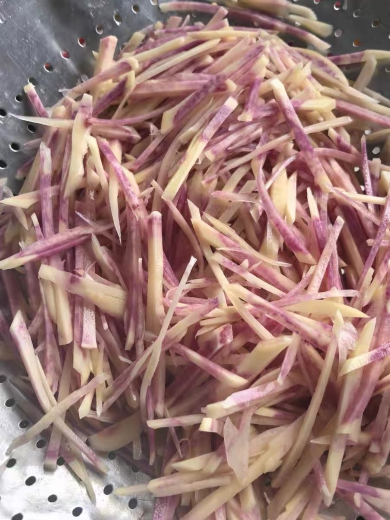 云南七彩洋芋大量上市七彩土豆欢迎联系