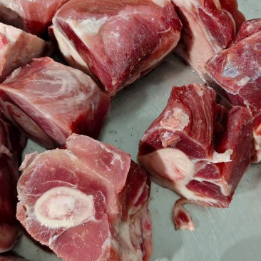 满肉猪腿骨块，