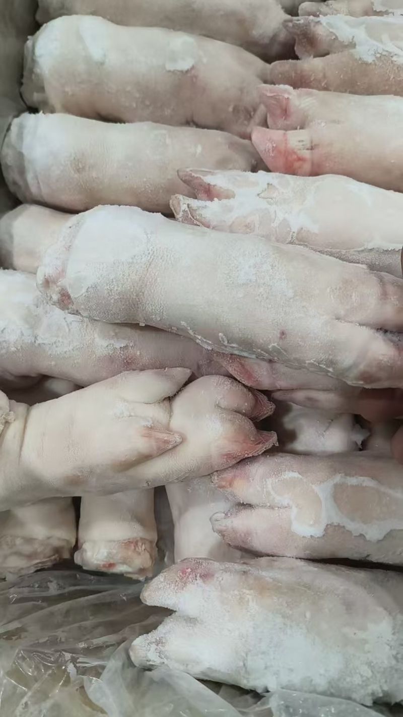猪蹄块。排骨粒。各种碎肉。