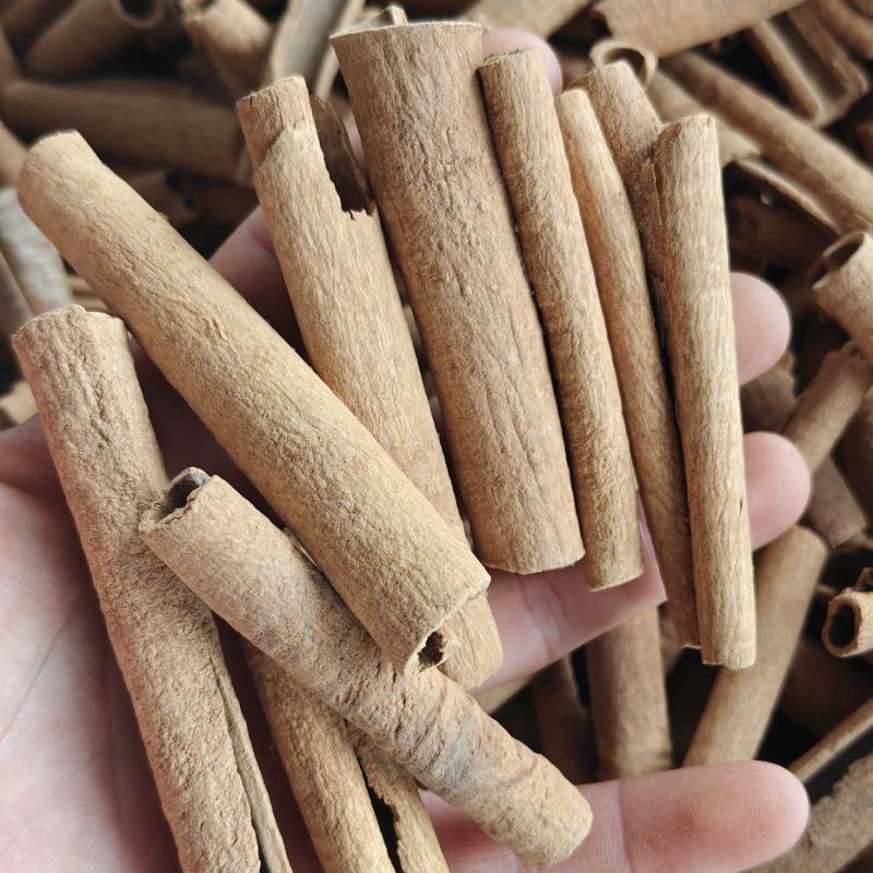 肉桂，广西去皮肉桂筒，选，关书药材品质如图所示规格齐全
