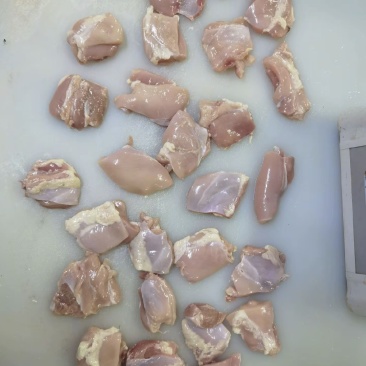 大包装15/25腿肉块10吨，小包装25/35腿肉块6吨