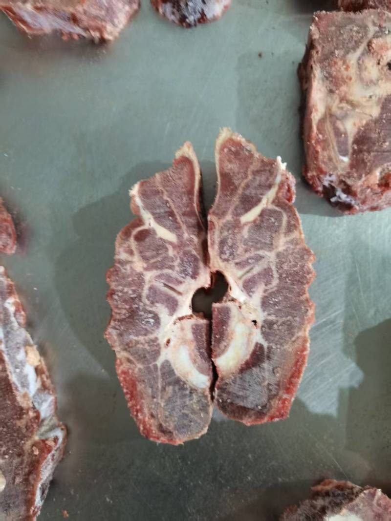 满肉牛脖骨