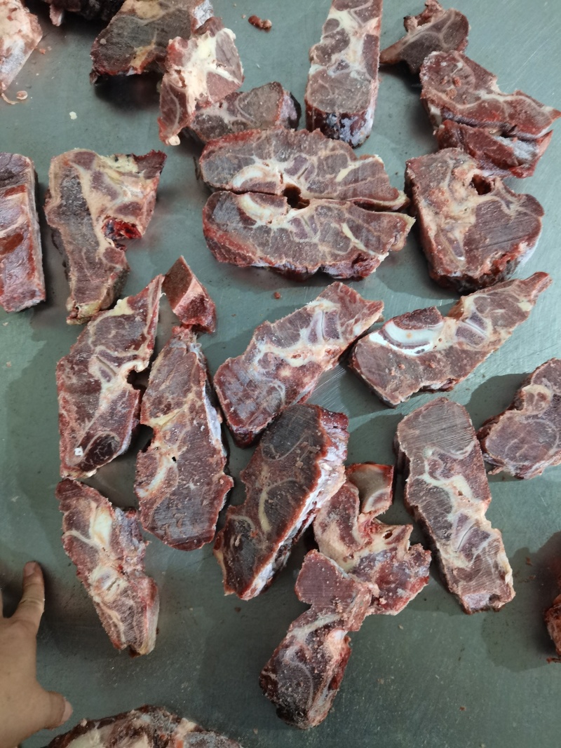 满肉牛脖骨