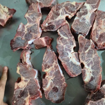 满肉牛脖骨