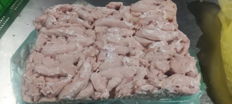 老鸡小胸