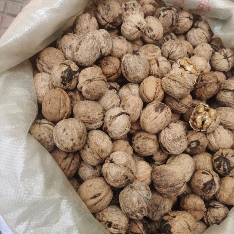 自家产核桃，无药水浸泡，无硫磺熏蒸，天然薄皮核桃，