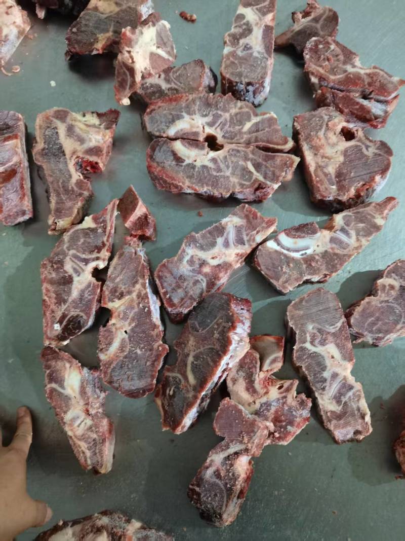 满肉牛脖骨