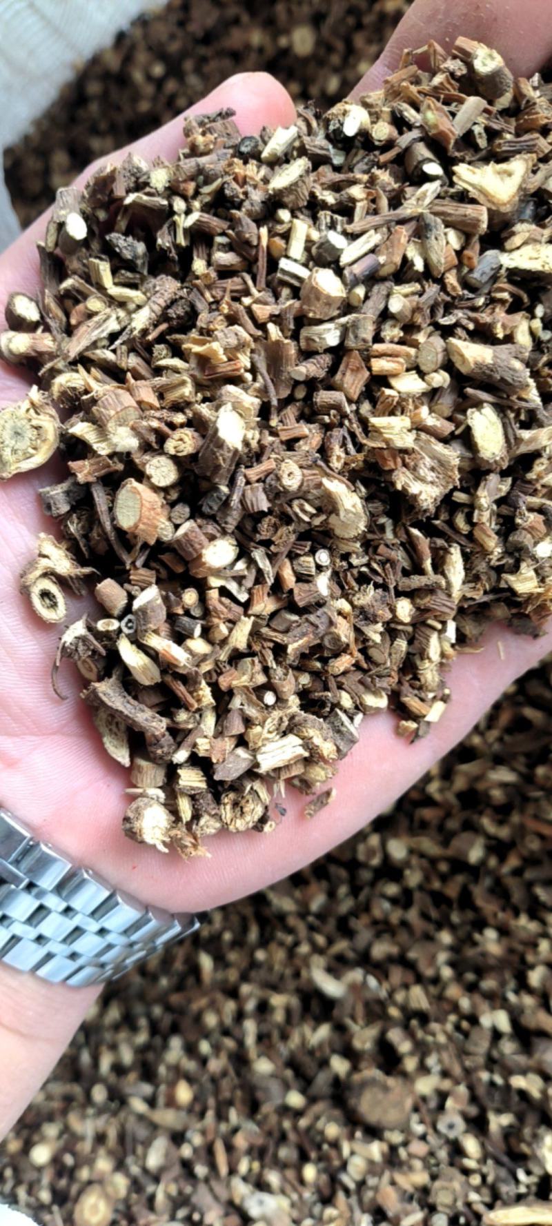 北柴胡各种规格，保纯净货，小颗粒可打粉。包邮