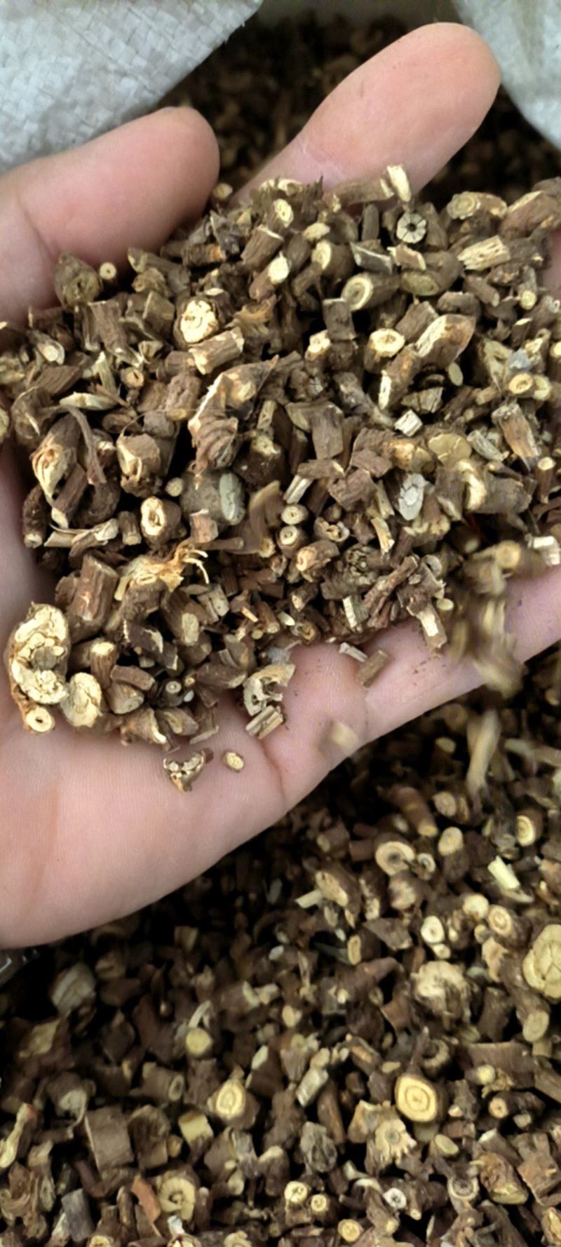 北柴胡各种规格，保纯净货，小颗粒可打粉。包邮