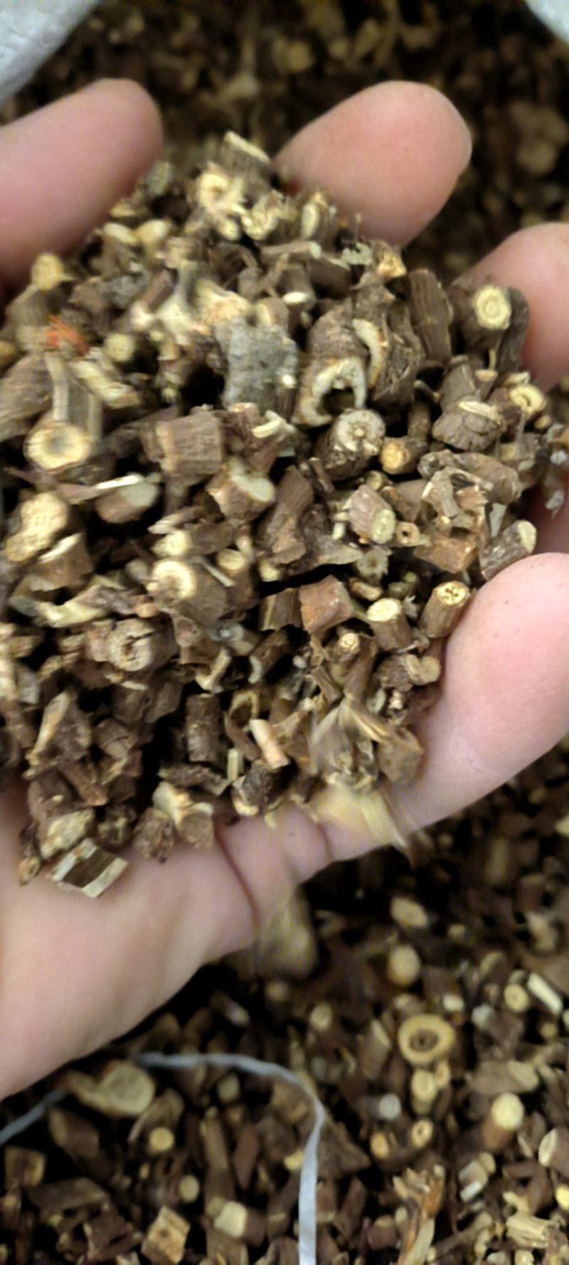北柴胡各种规格，保纯净货，小颗粒可打粉。包邮