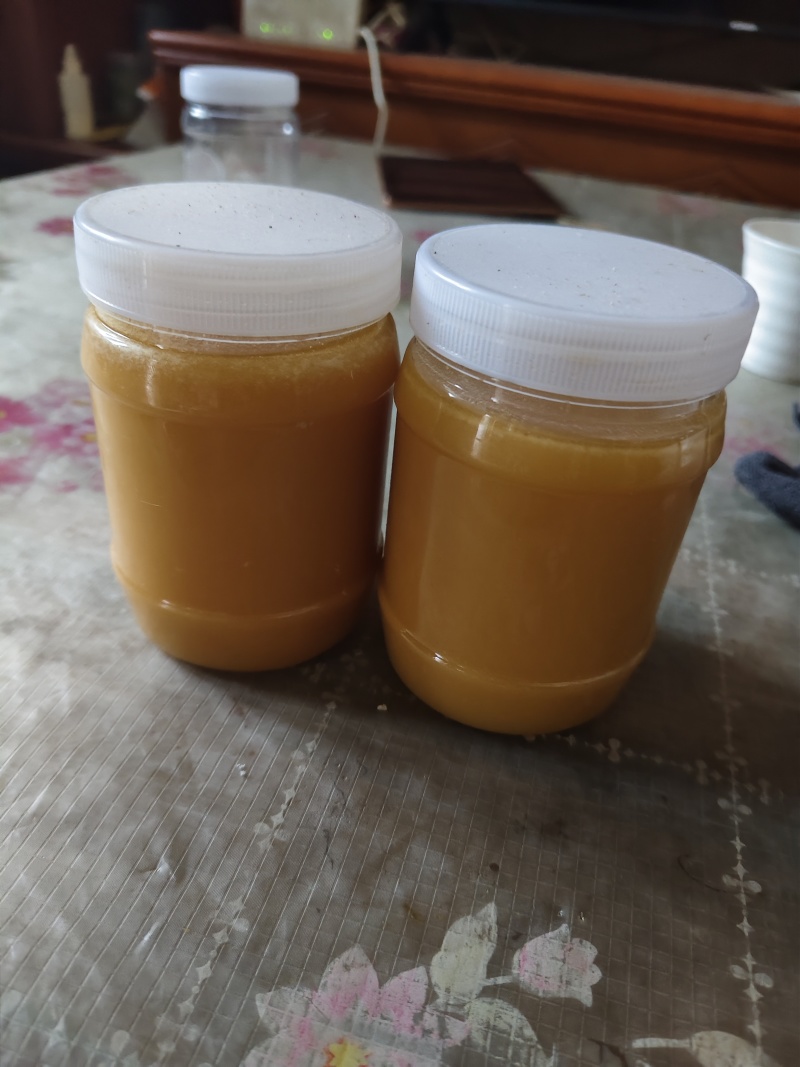 精品山林新产蜂蜜农家土蜂蜜品质上乘欢迎老板咨询。
