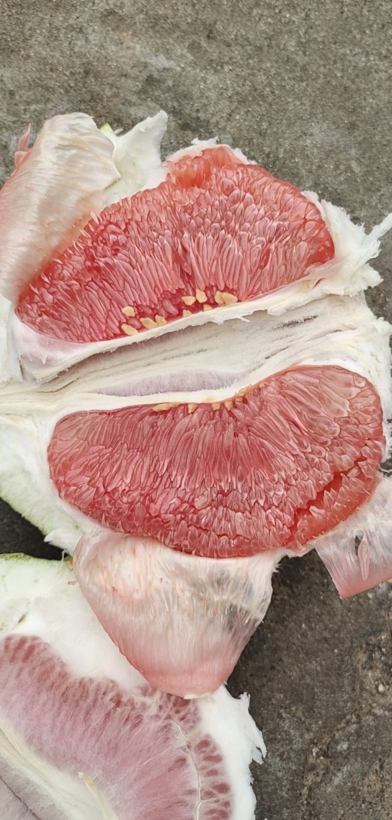《实力》红心蜜柚果肉晶莹剔透、色泽鲜红如宝石