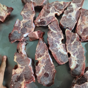 满肉牛脖骨