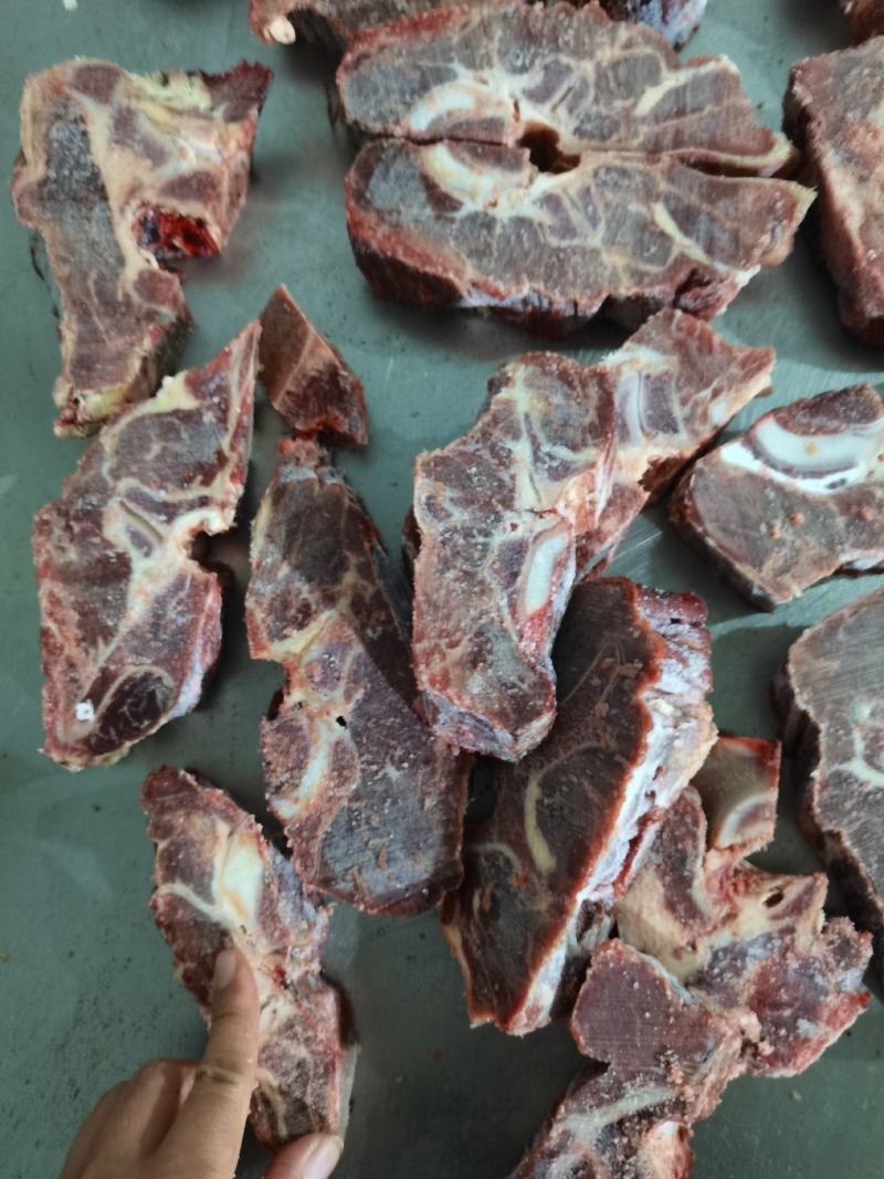 满肉牛脖骨