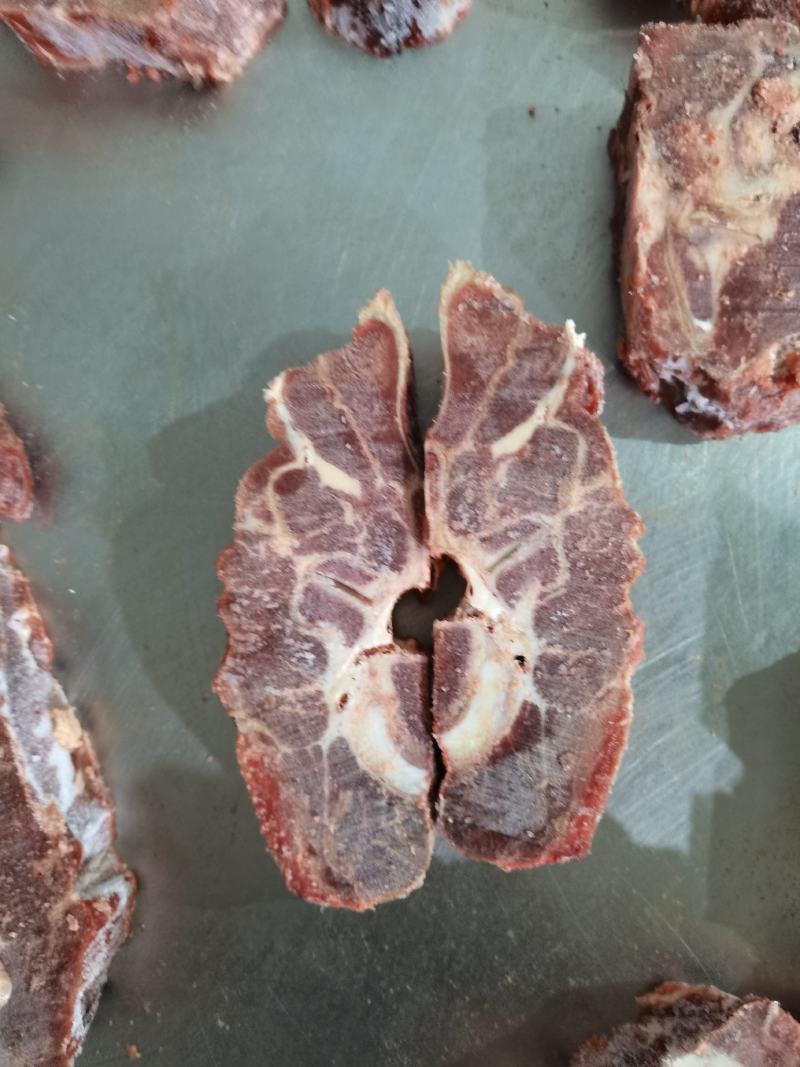 满肉牛脖骨