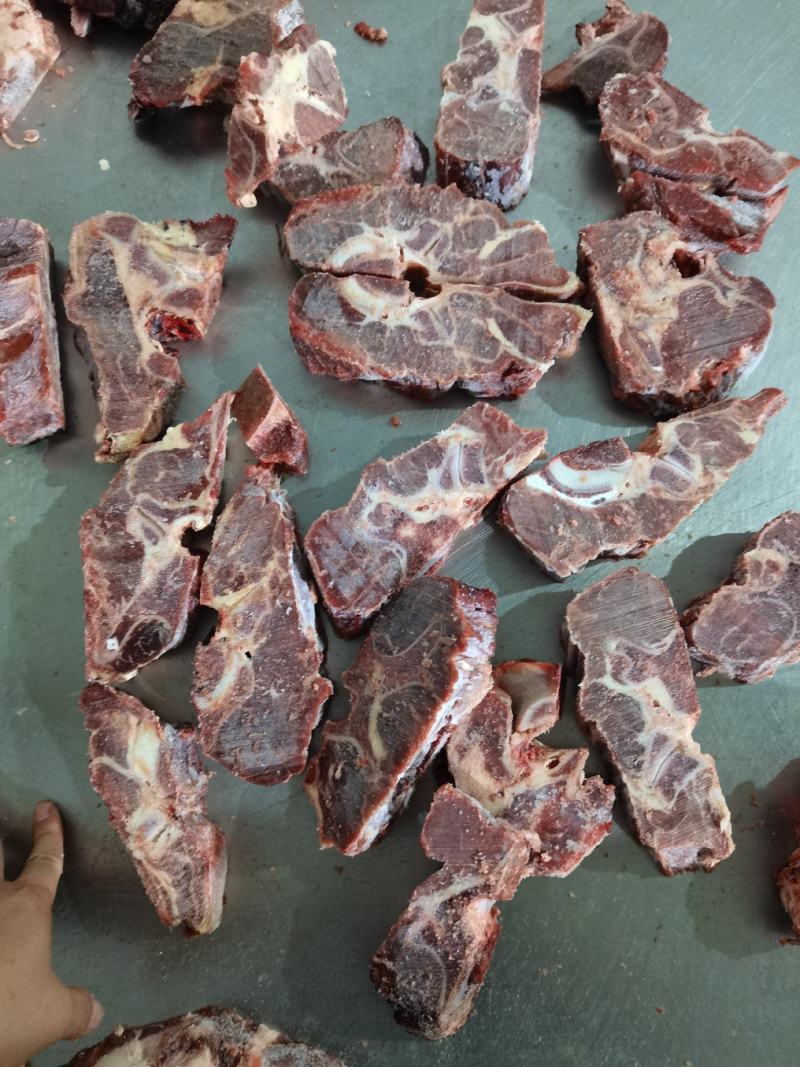 满肉牛脖骨
