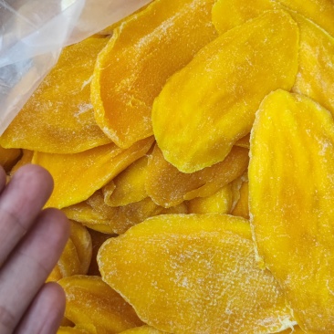 新鲜芒果干片，价格实惠。特价秒拍