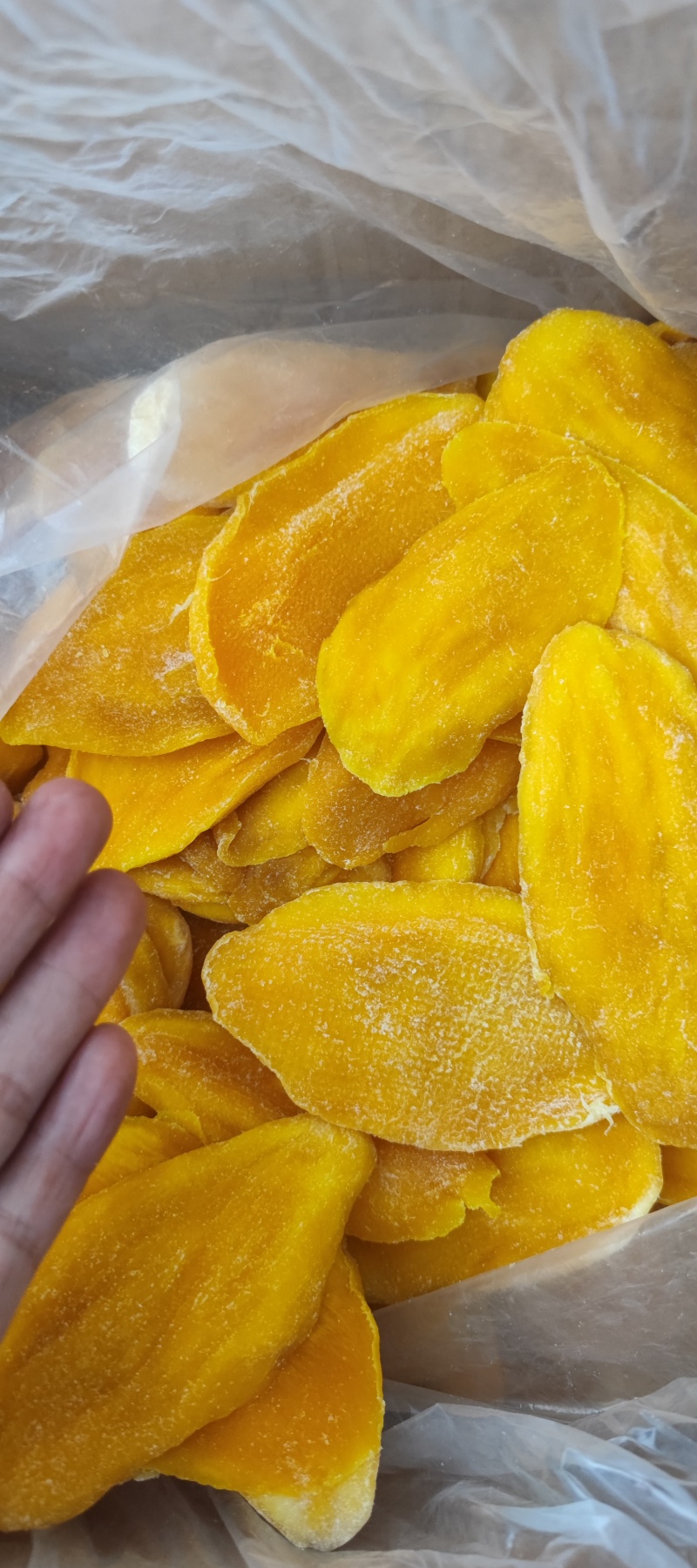 新鲜芒果干片，价格实惠。特价秒拍