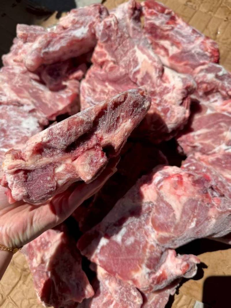 猪颈骨，满肉实拍。酱大骨，烤骨头专用。**推荐，**！