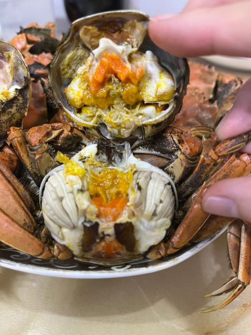 盘锦河蟹大量供应，产地直发，货源充足，量大从优。新鲜发货