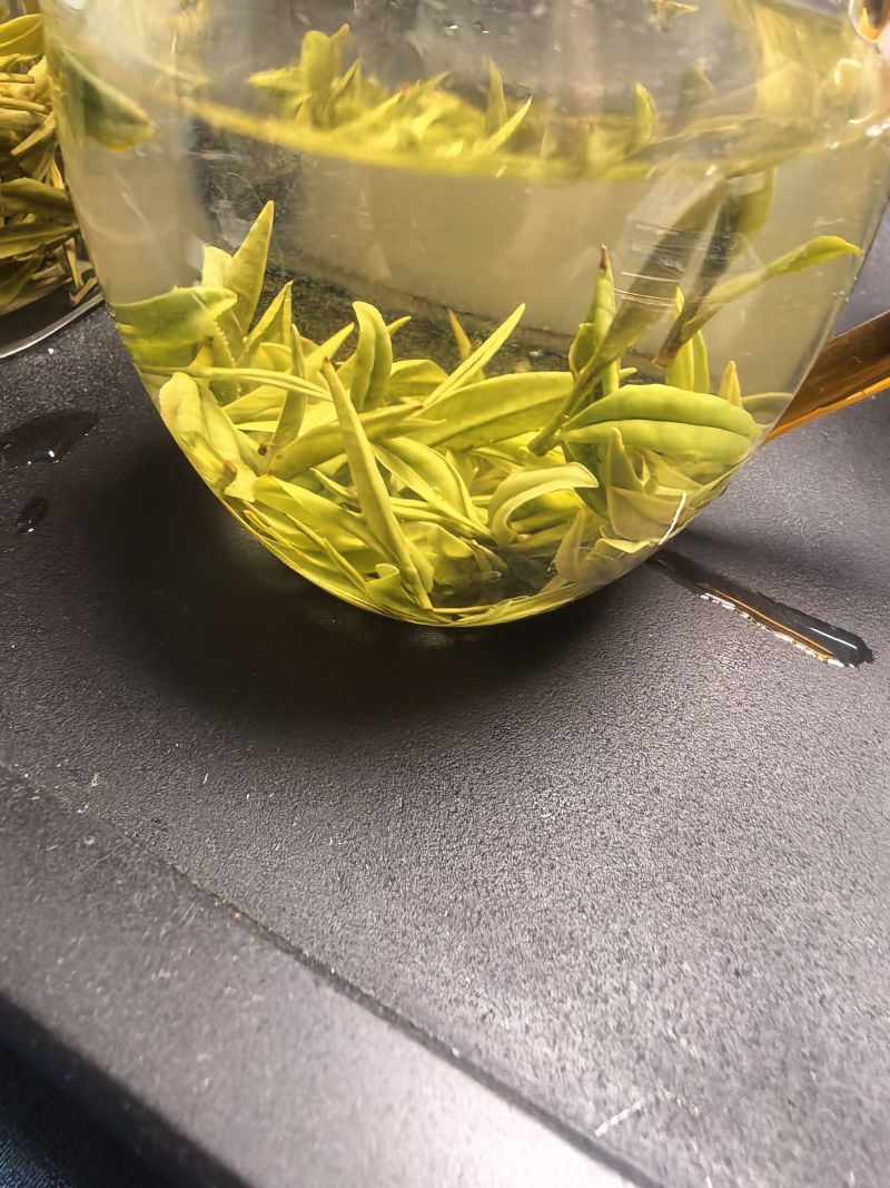 自己家种的，白茶，黄金芽，赢家红茶，（一件一箱，30斤）