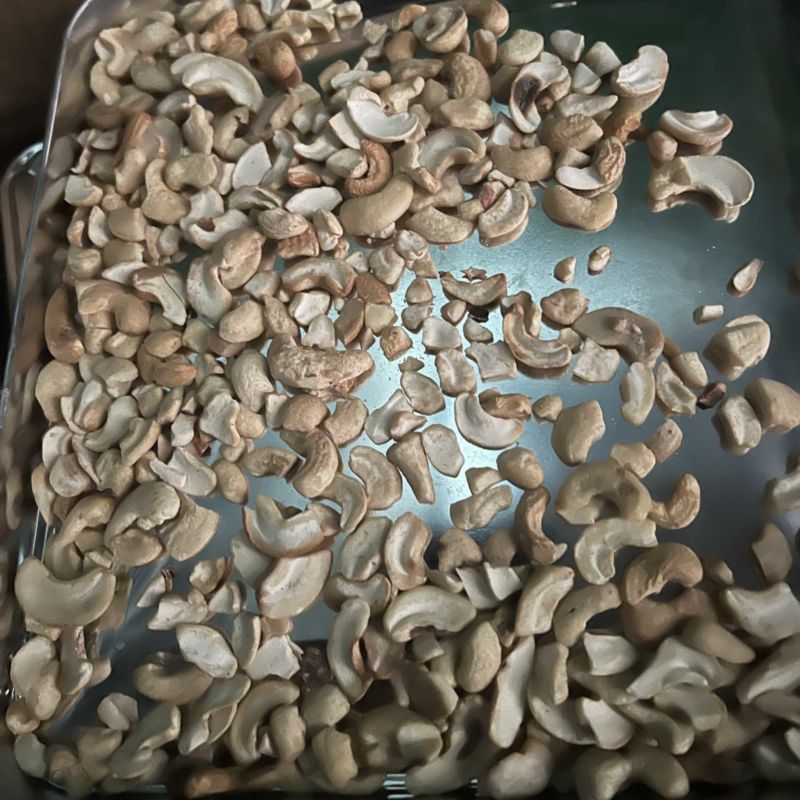 半片碎腰果仁