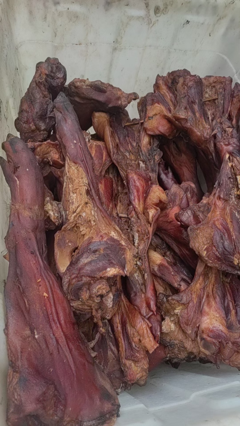 农家土猪肉腊猪脚