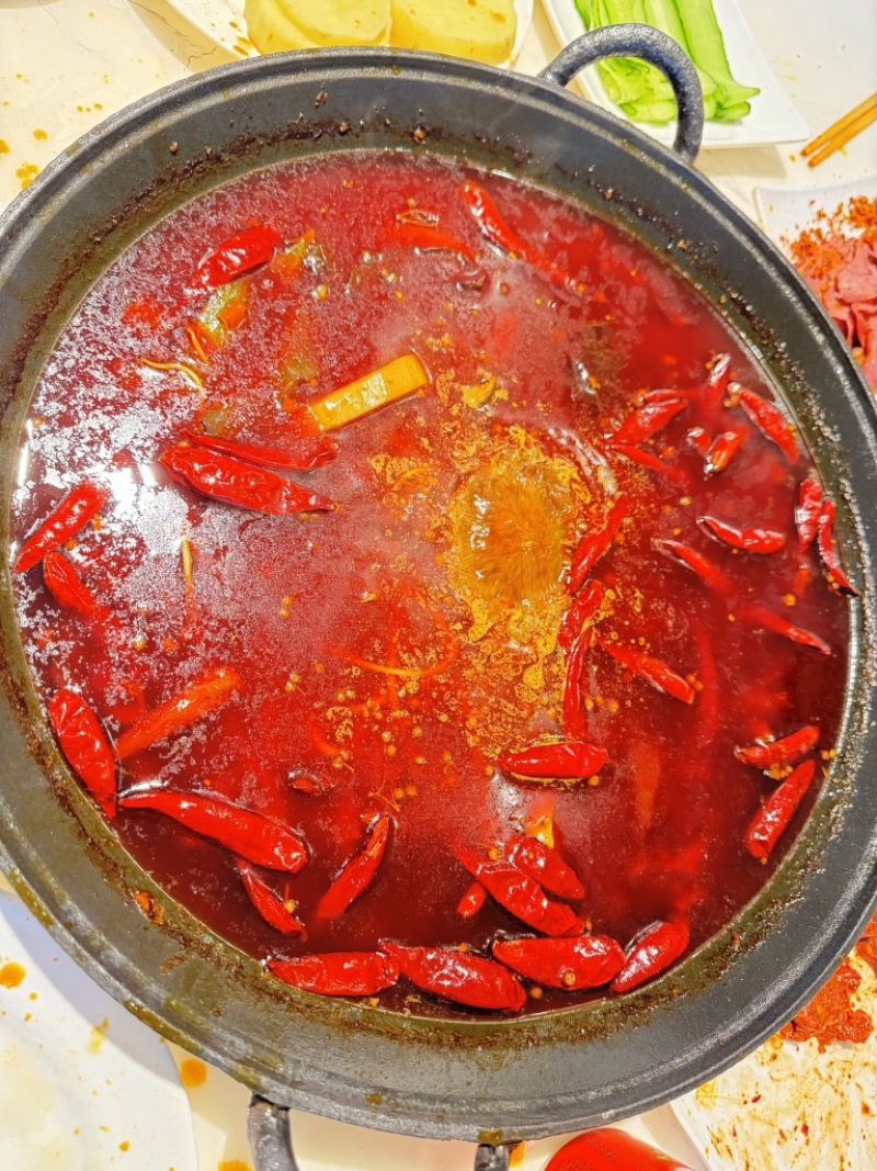 F1发酵型老火锅牛油底料，麻辣鲜香，口感纯正，工厂直销