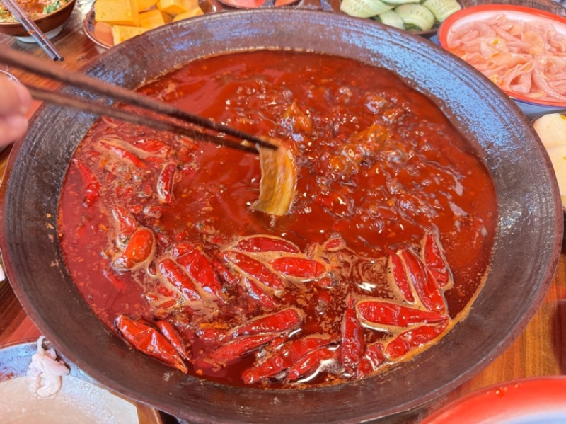 18号老火锅红油底料，纯牛油红油，香味浓郁，厂家直销