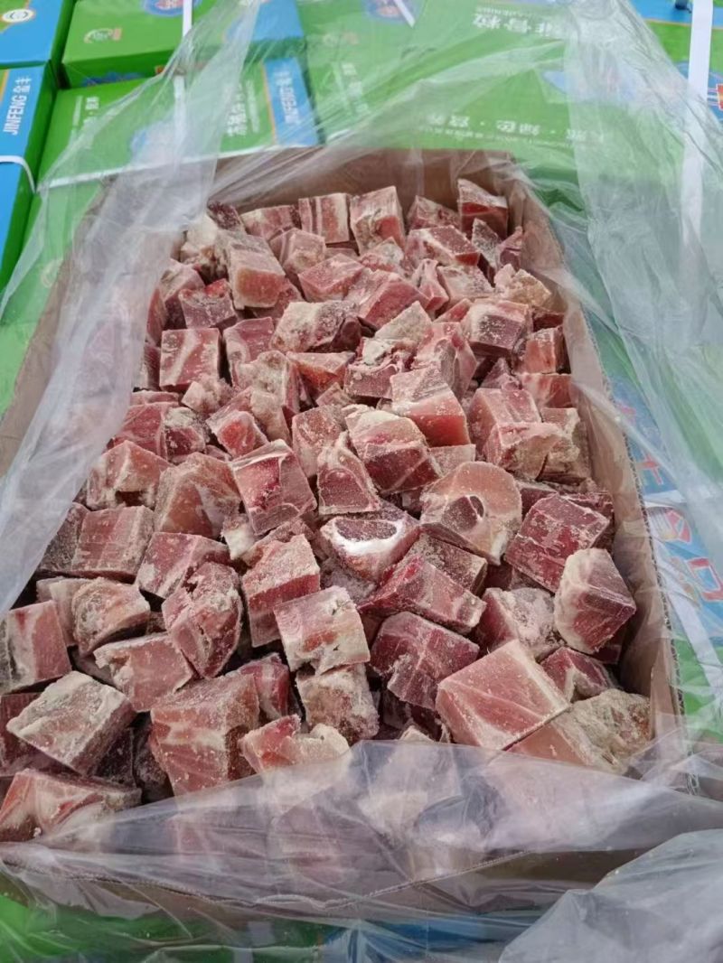 排骨粒，大小均匀，快餐，团餐，食堂必备产品。价格优惠