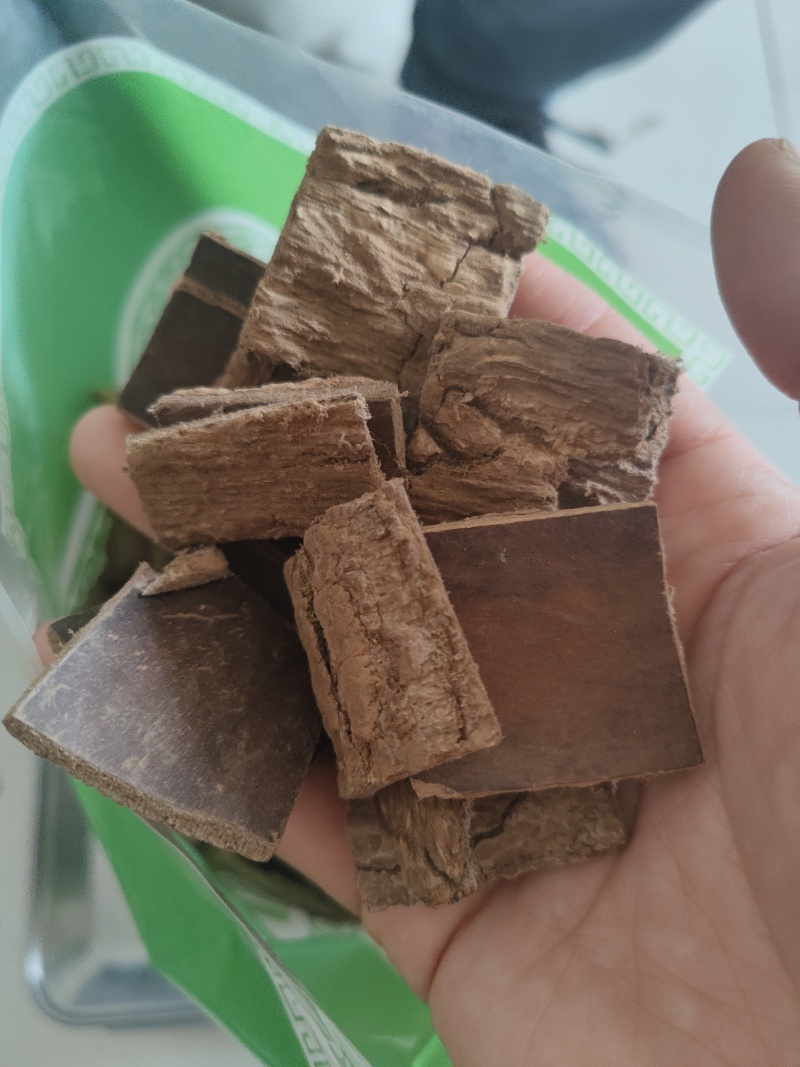 杜仲皮精品杜仲皮/自然晾干无硫磺熏保质保量欢迎