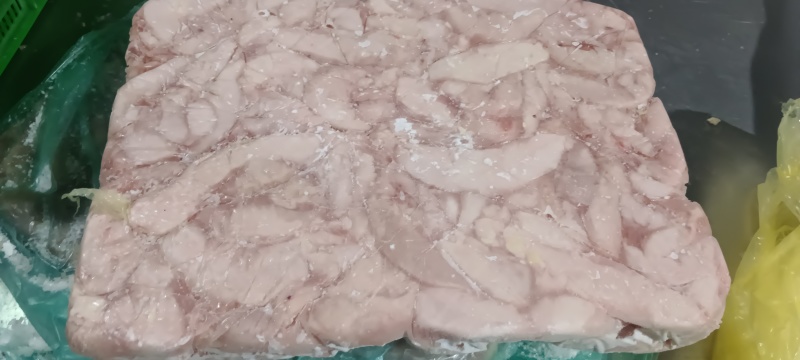 老鸡小胸