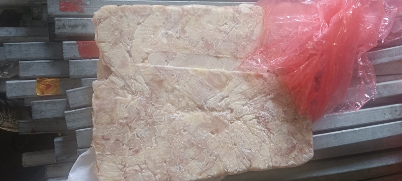老鸡带皮胸肉块