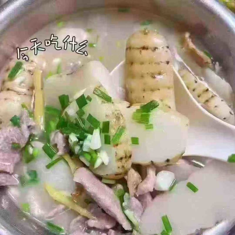 新鲜天麻云南天麻大小果市场好卖供不应求天天现挖