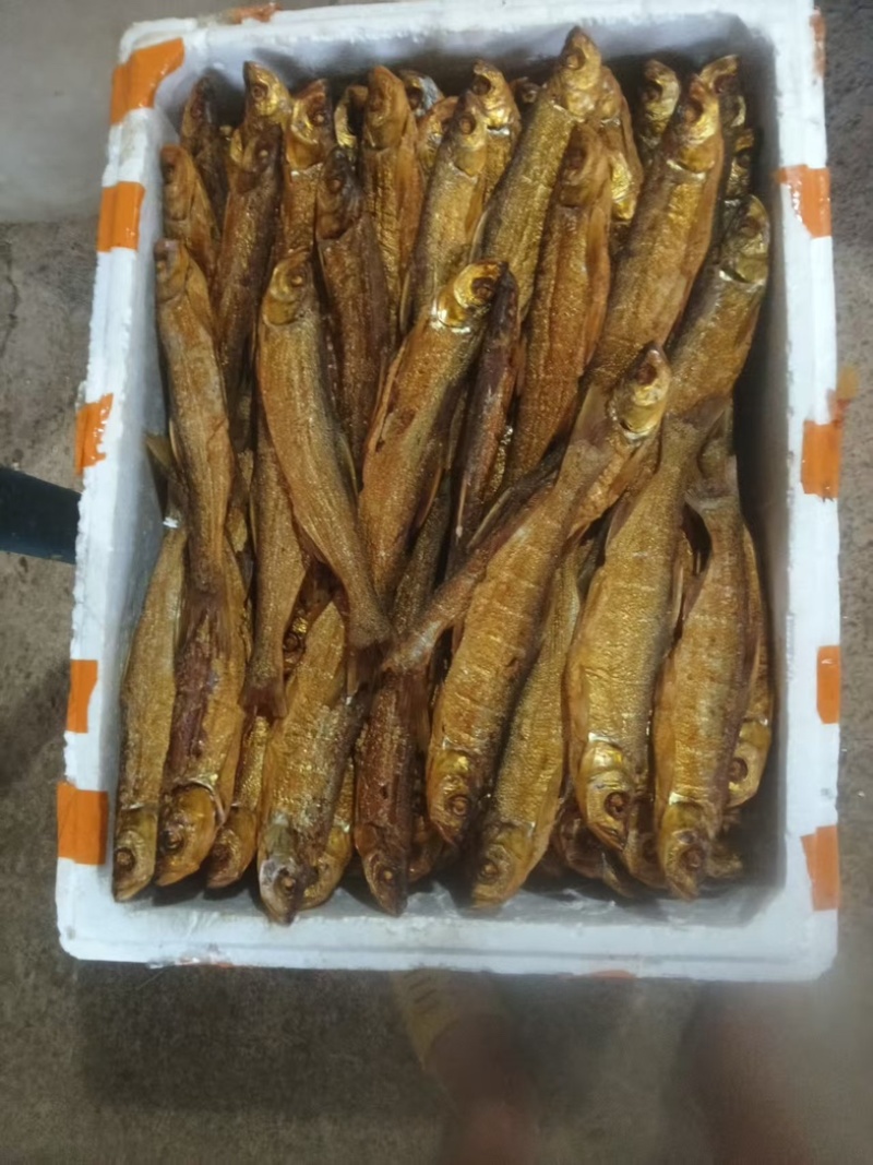精选翘嘴鱼，手工制作鱼干，咸香可口