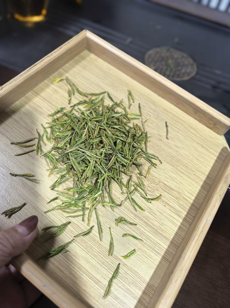 主要有，白茶黄金芽赢嘉红茶，从30到180...1100