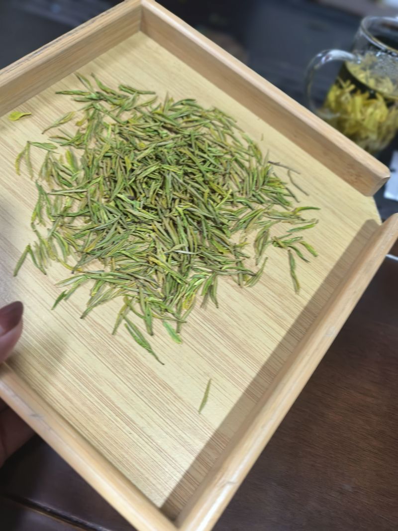 主要有，白茶黄金芽赢嘉红茶，从30到180...1100