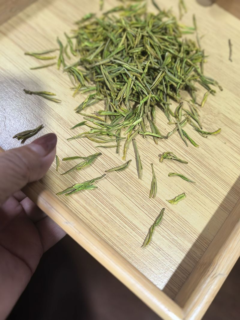 主要有，白茶黄金芽赢嘉红茶，从30到180...1100
