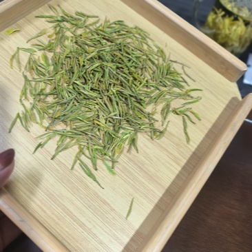 主要有，白茶黄金芽赢嘉红茶，从30到180...1100