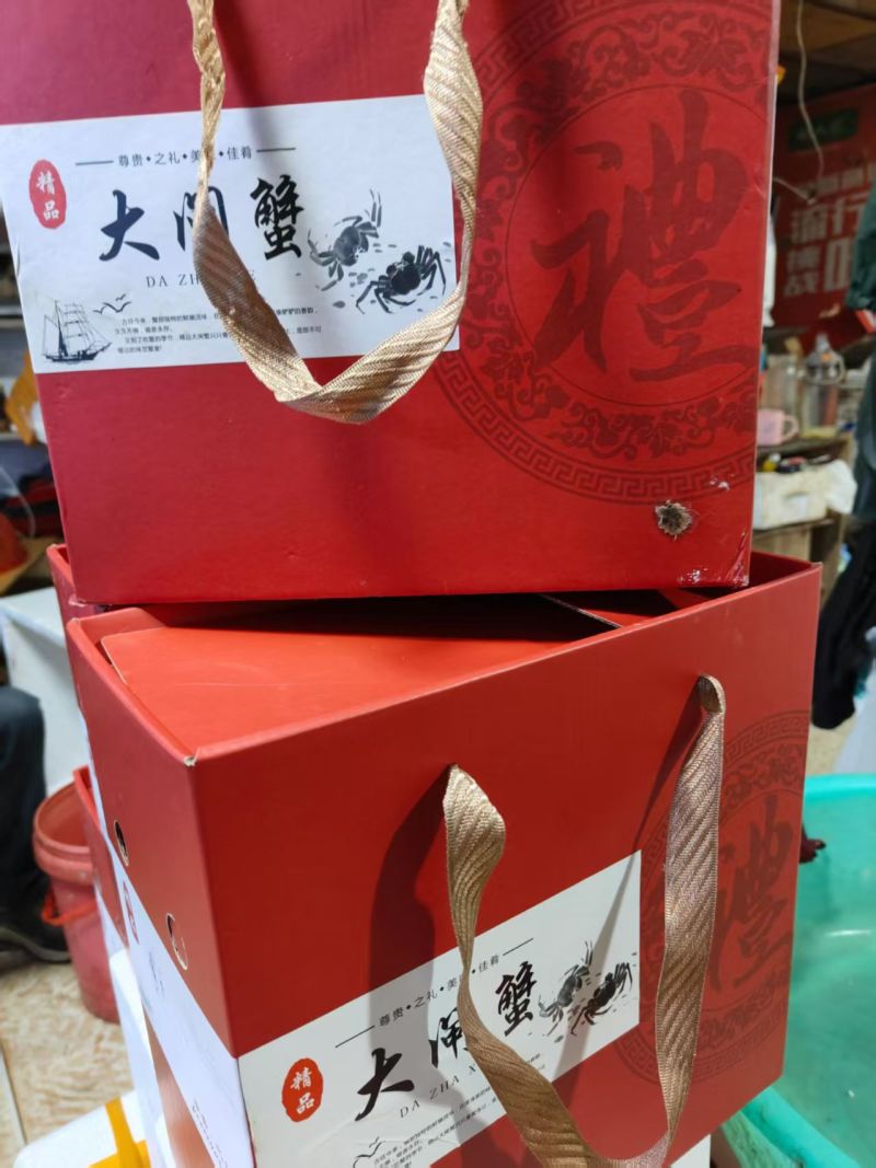 江苏红膏大闸蟹礼盒，12只装产自江苏省兴化市安丰镇杨坝村