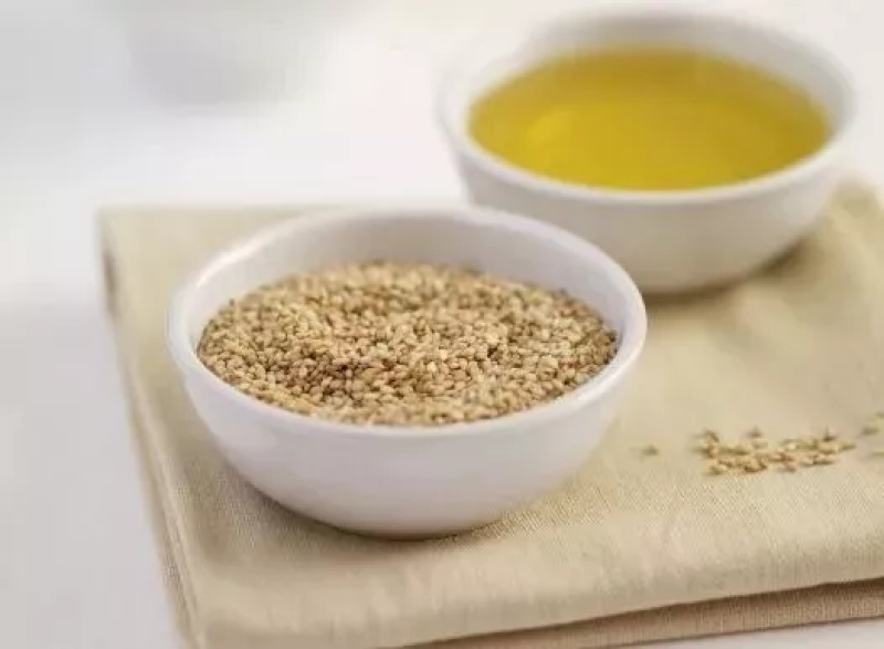 芝麻油小磨香油，本产品由本公司自行生产，可追本溯源。
