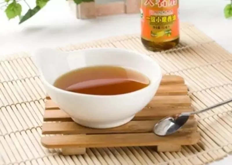 芝麻油小磨香油，本产品由本公司自行生产，可追本溯源。